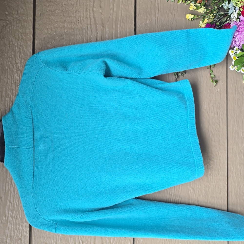 Don Rakow 100% Cashmere Aqua Cropped Wrap Cardigan Embellished Jewel Buttons M - Picture 5 of 5